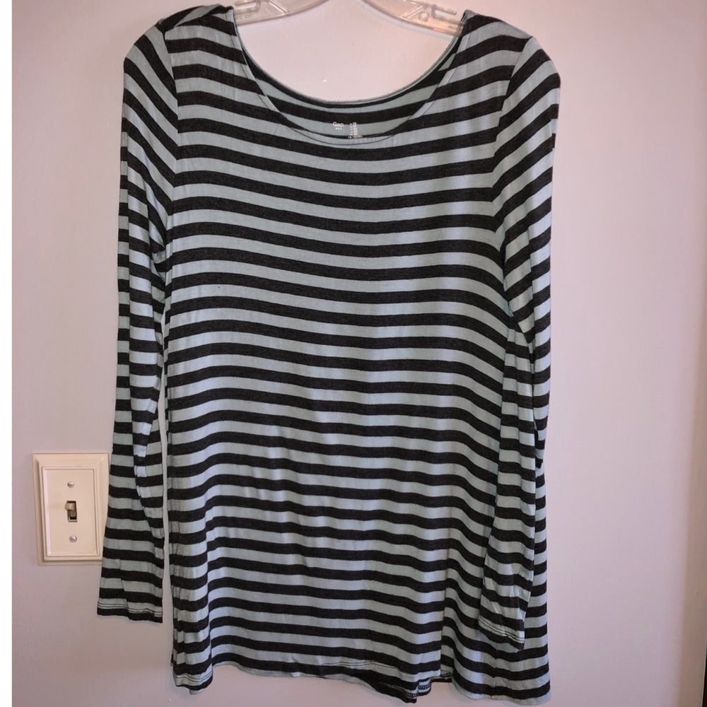 Gap long sleeve tee